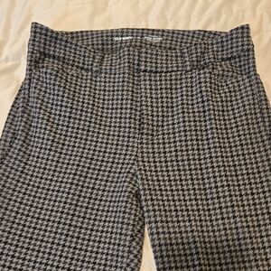 Old Navy Women's Houndstooth Dress Pants - Black and White